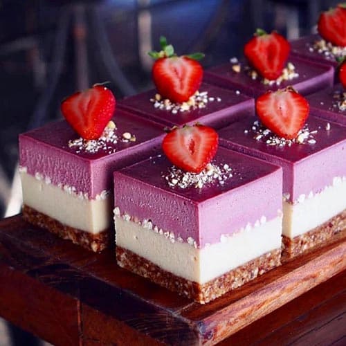 Яркие свадебные десерты с клубникой на оригинальной свадьбе в Минске