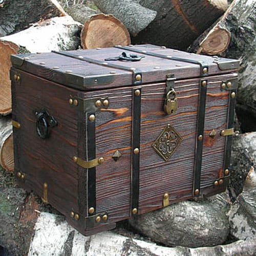 Деревянный сундук для оригинального розыгрыша свадебного букета на свадьбе в Минске